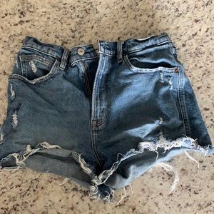 Abercrombie High Rise Mom Short, Size 8.
